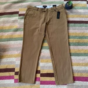 NWT The Men's Store at Bloomingdales classic Men's Chino Khaki  pants 38wx32L